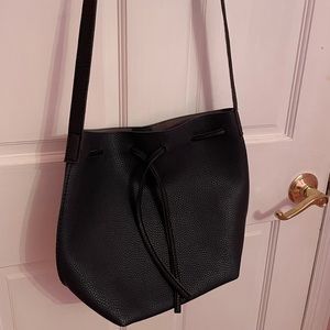 Black/Navy Drawstring Bucket Bag